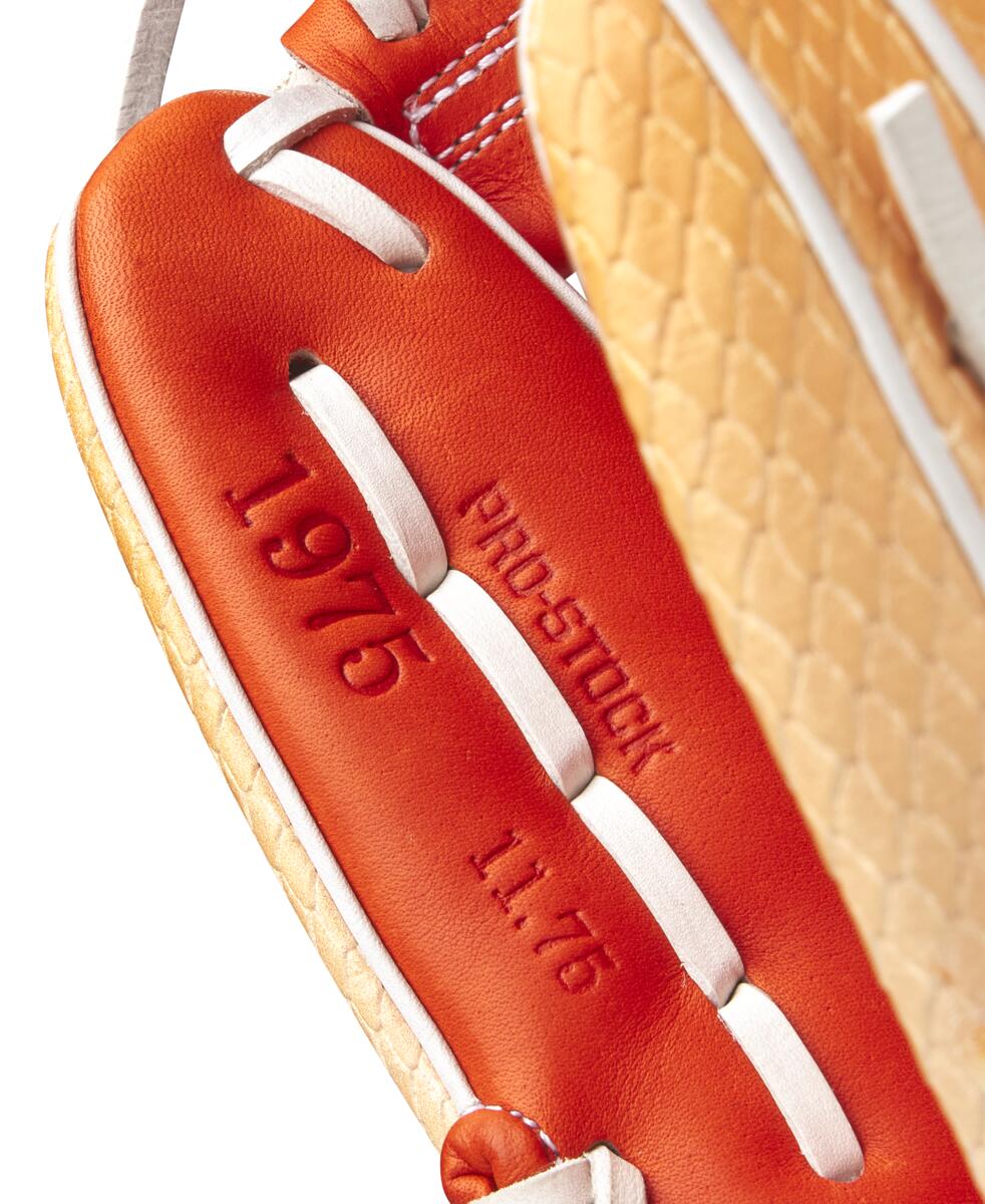 Wilson A2000 June 2025 GOTM 1975 SS 11.75"-RHT