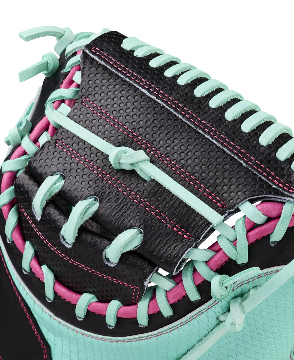 Wilson A2000 Spring 2026 M23SS Seafoam/Black 33.5"-RHT