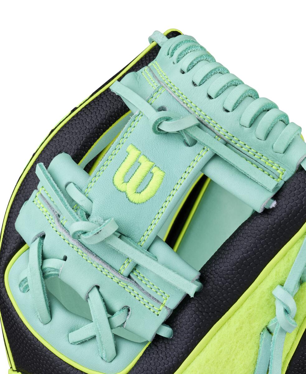 Wilson 2025 A2000 Tennis Ball 1786SS LE 11.5"-RHT