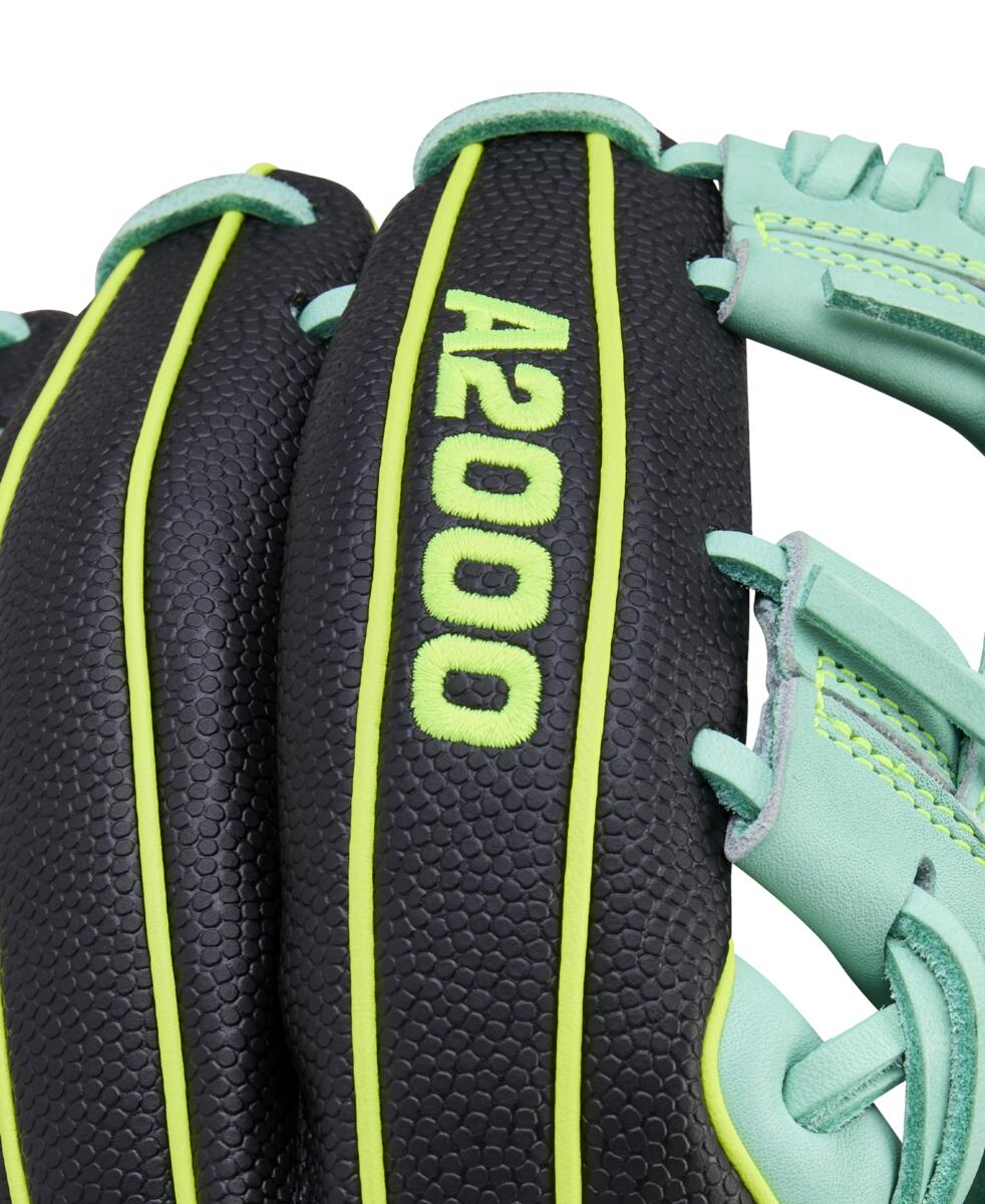 Wilson 2025 A2000 Tennis Ball 1786SS LE 11.5"-RHT